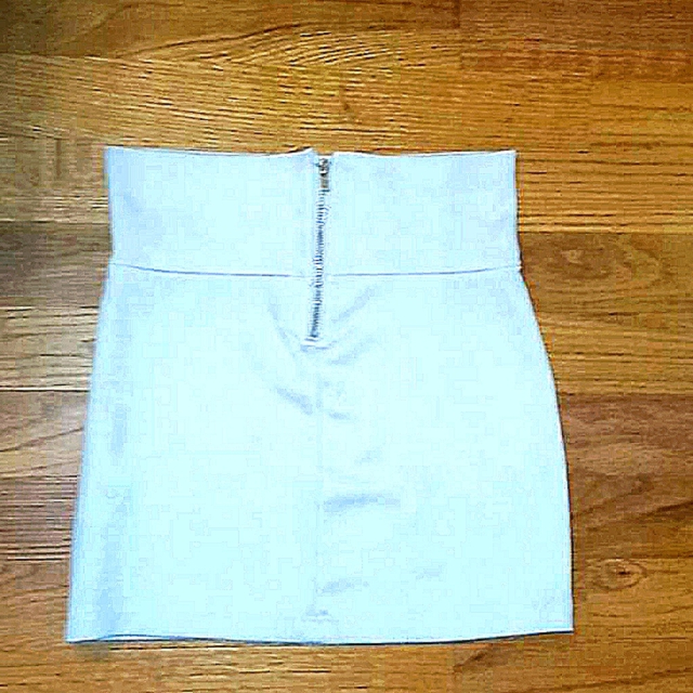 Strapless, cropped, tight, white, shirt zips up